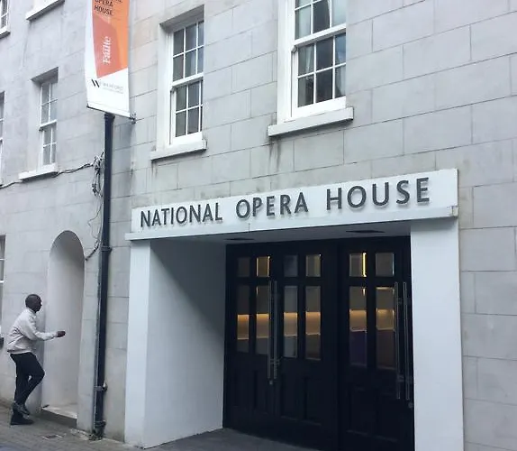 Town Opera Mews - 2 Bed Апартаменты *